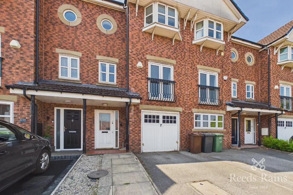 4 bed house for sale — St. Davids Garth, Robin Hood, West Yorkshire, WF3