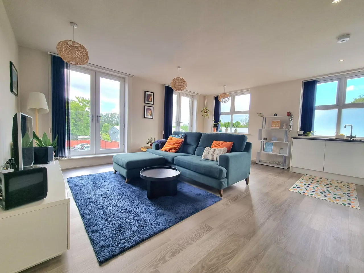 Metro House, Sale, photo 2