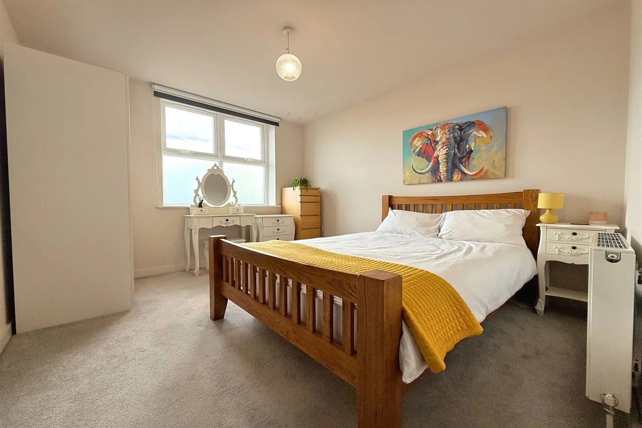 Metro House, Sale, photo 8