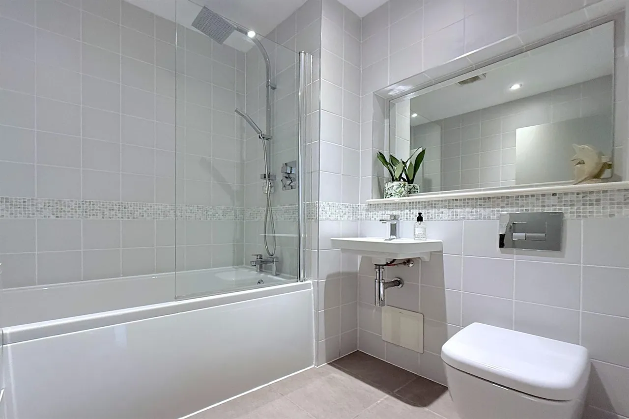 Metro House, Sale, photo 9