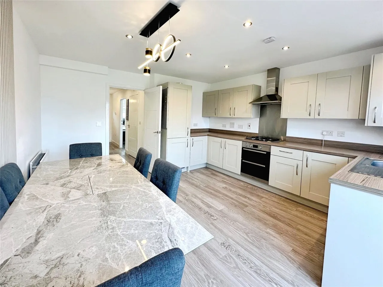 Armstrongs Fields, Broughton, Aylesbury, Buckinghamshire, HP22, photo 3
