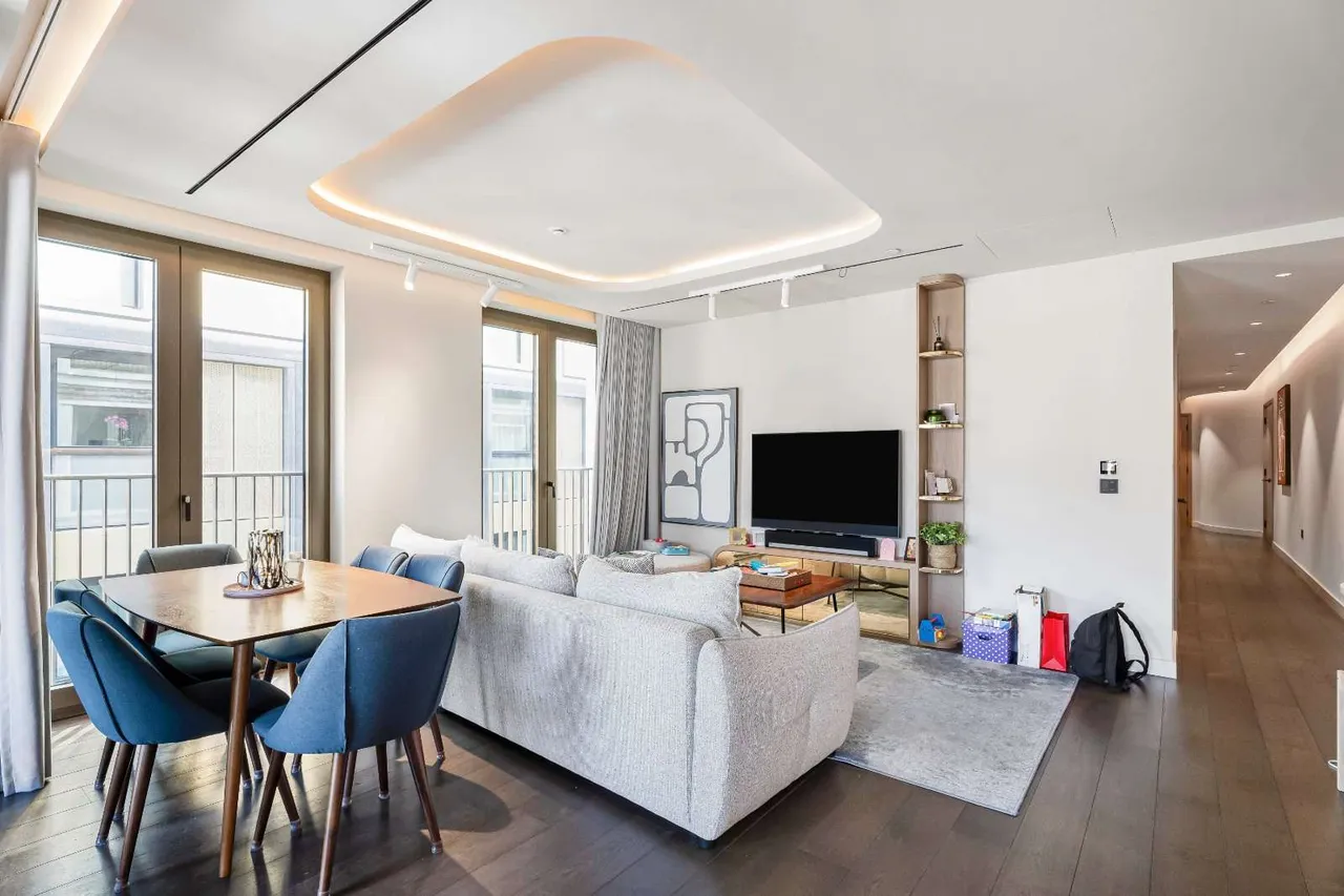 3 bed flat for sale — Fareham Street, London, W1F 8BD