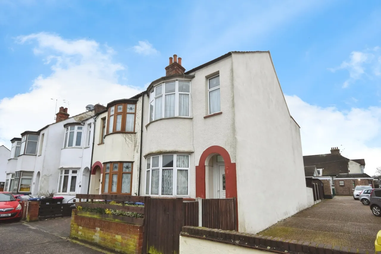 Fairfax Drive, Westcliff-On-Sea, Essex, SS0, photo 2
