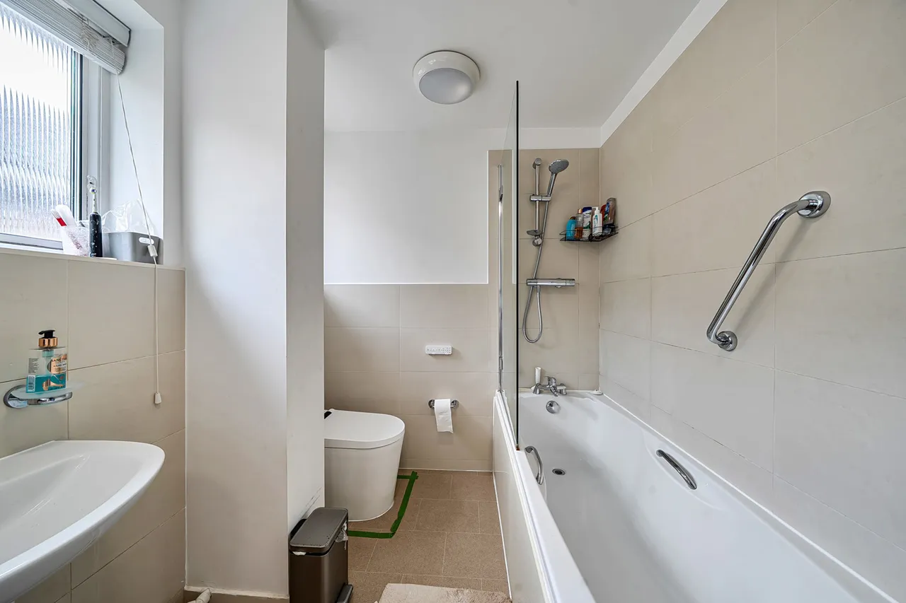 Uxbridge Road, Pinner, HA5, photo 9