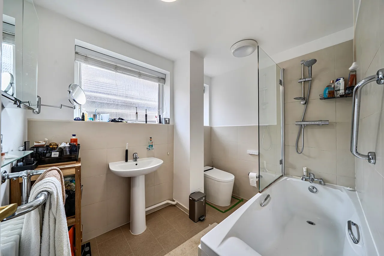 Uxbridge Road, Pinner, HA5, photo 14