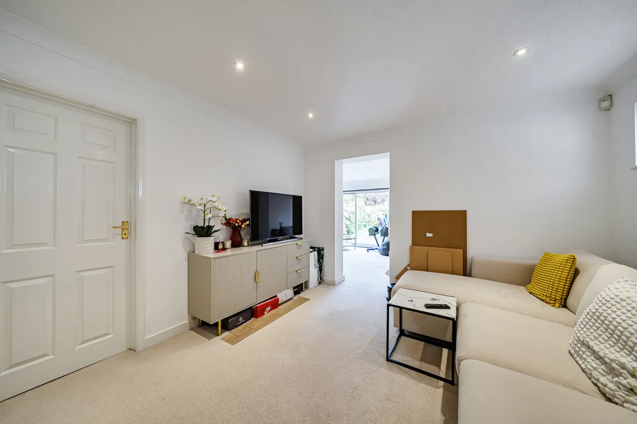 Uxbridge Road, Pinner, HA5, photo 13