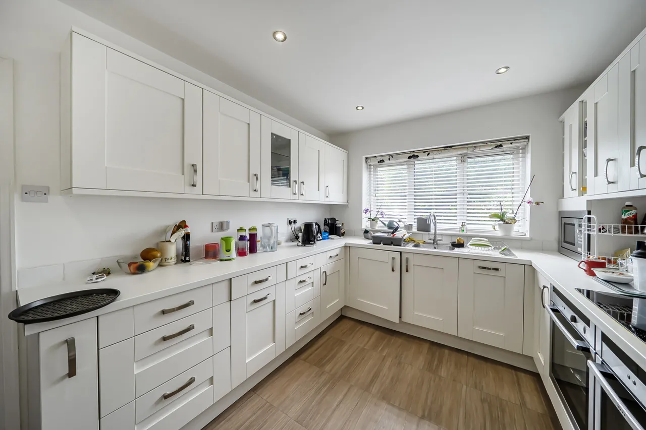 Uxbridge Road, Pinner, HA5, photo 2
