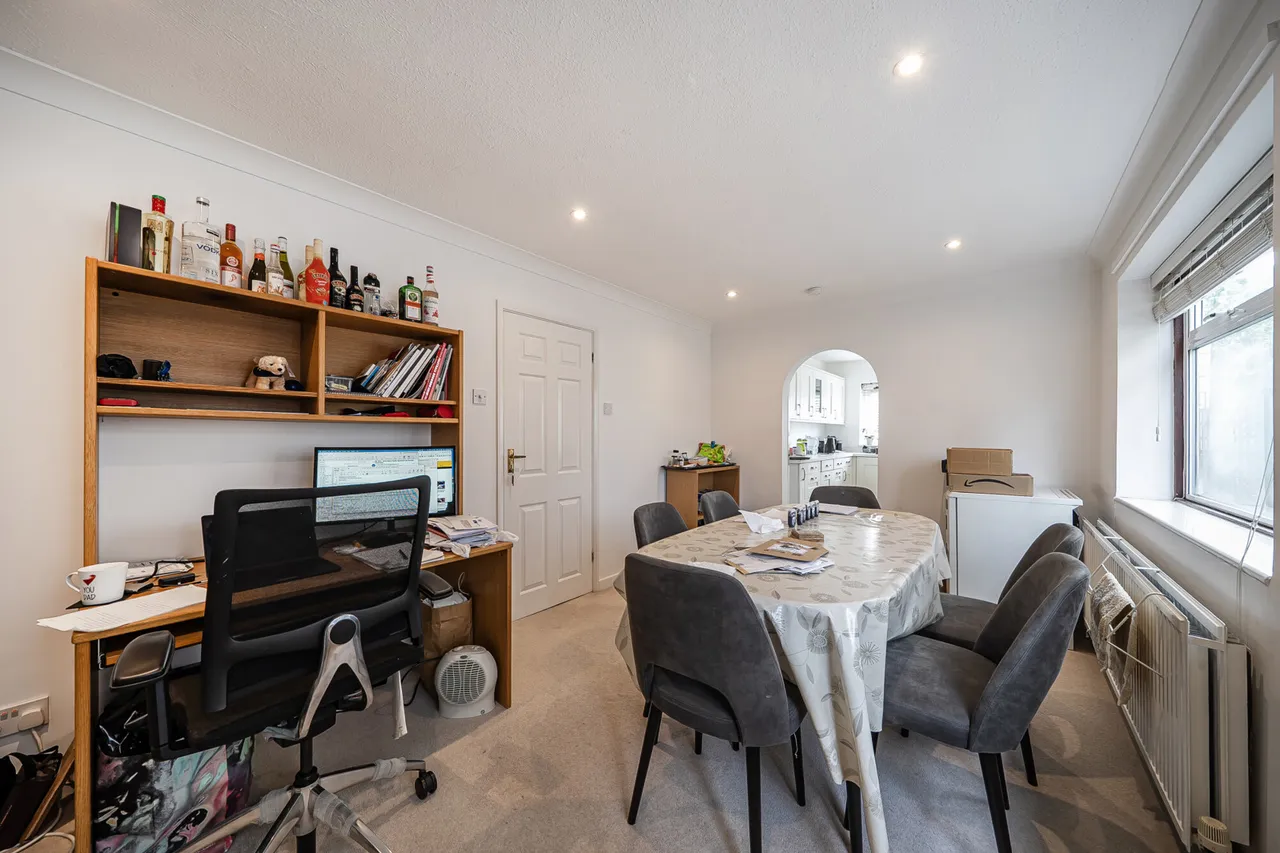 Uxbridge Road, Pinner, HA5, photo 12