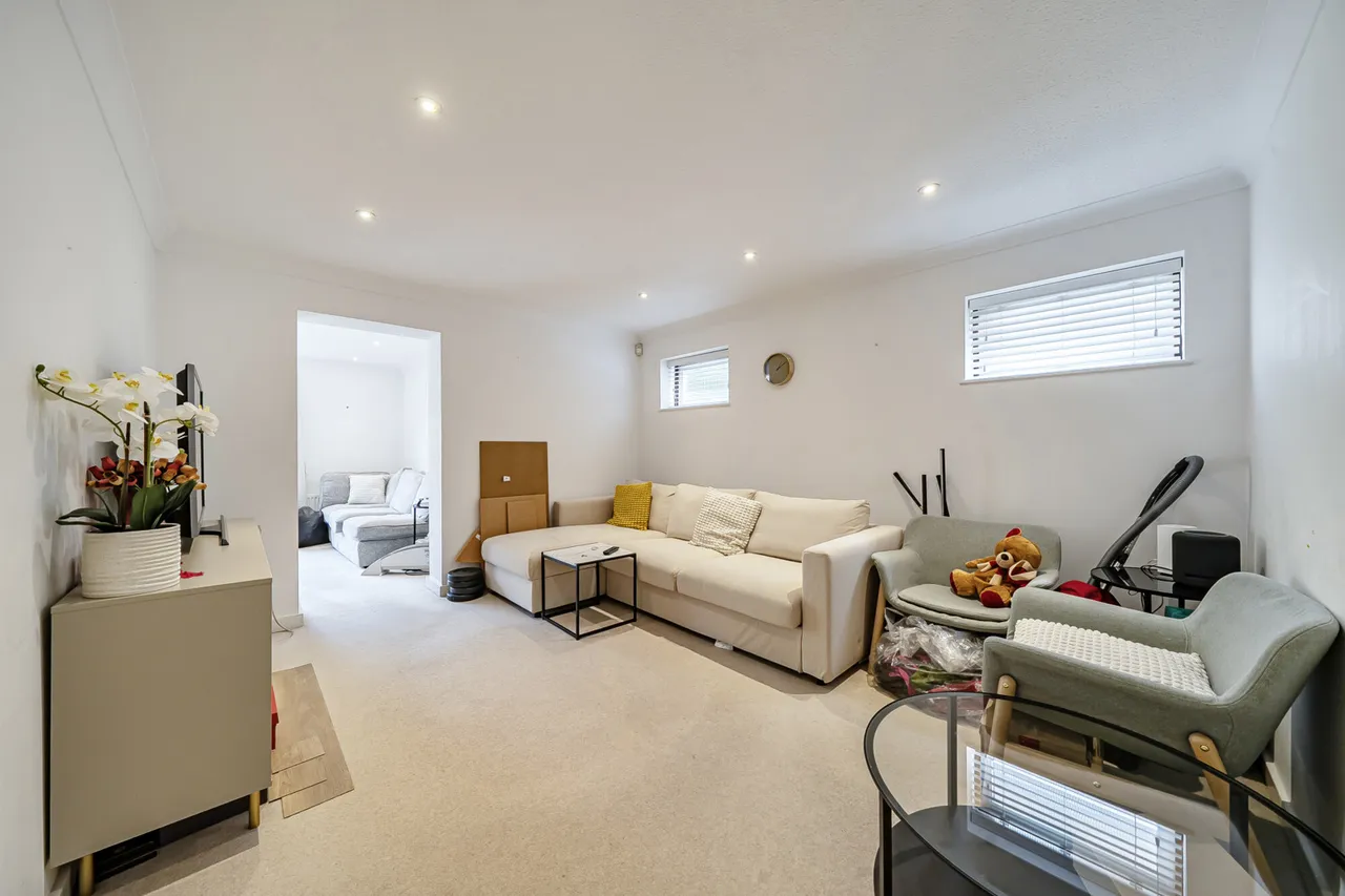 Uxbridge Road, Pinner, HA5, photo 5