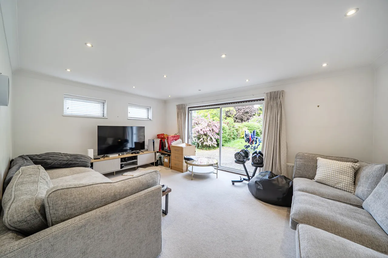 Uxbridge Road, Pinner, HA5, photo 3