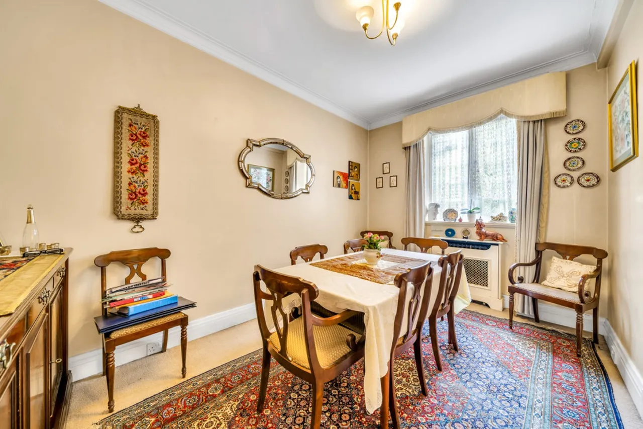 Marlborough Court, Kensington, photo 5
