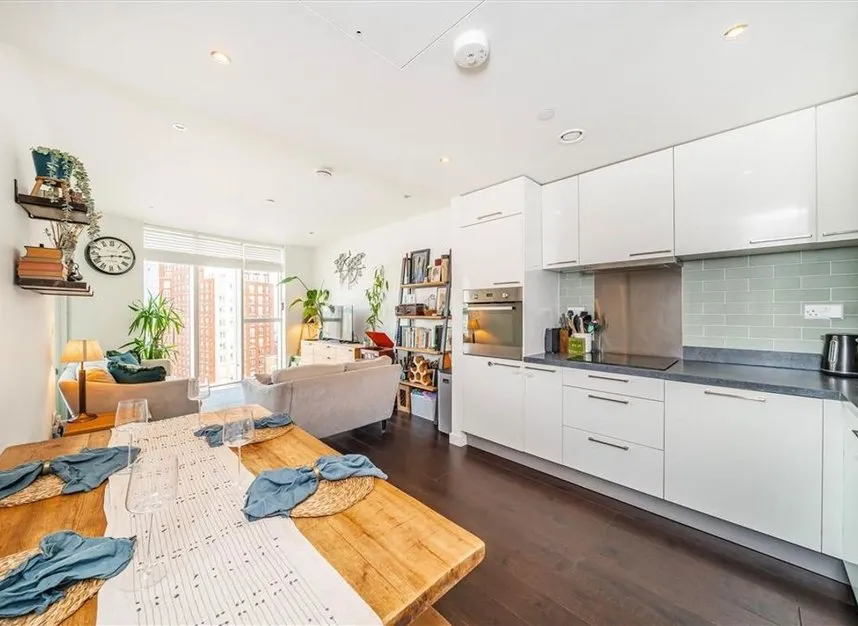 Wandsworth Road, Vauxhall, SW8, photo 3