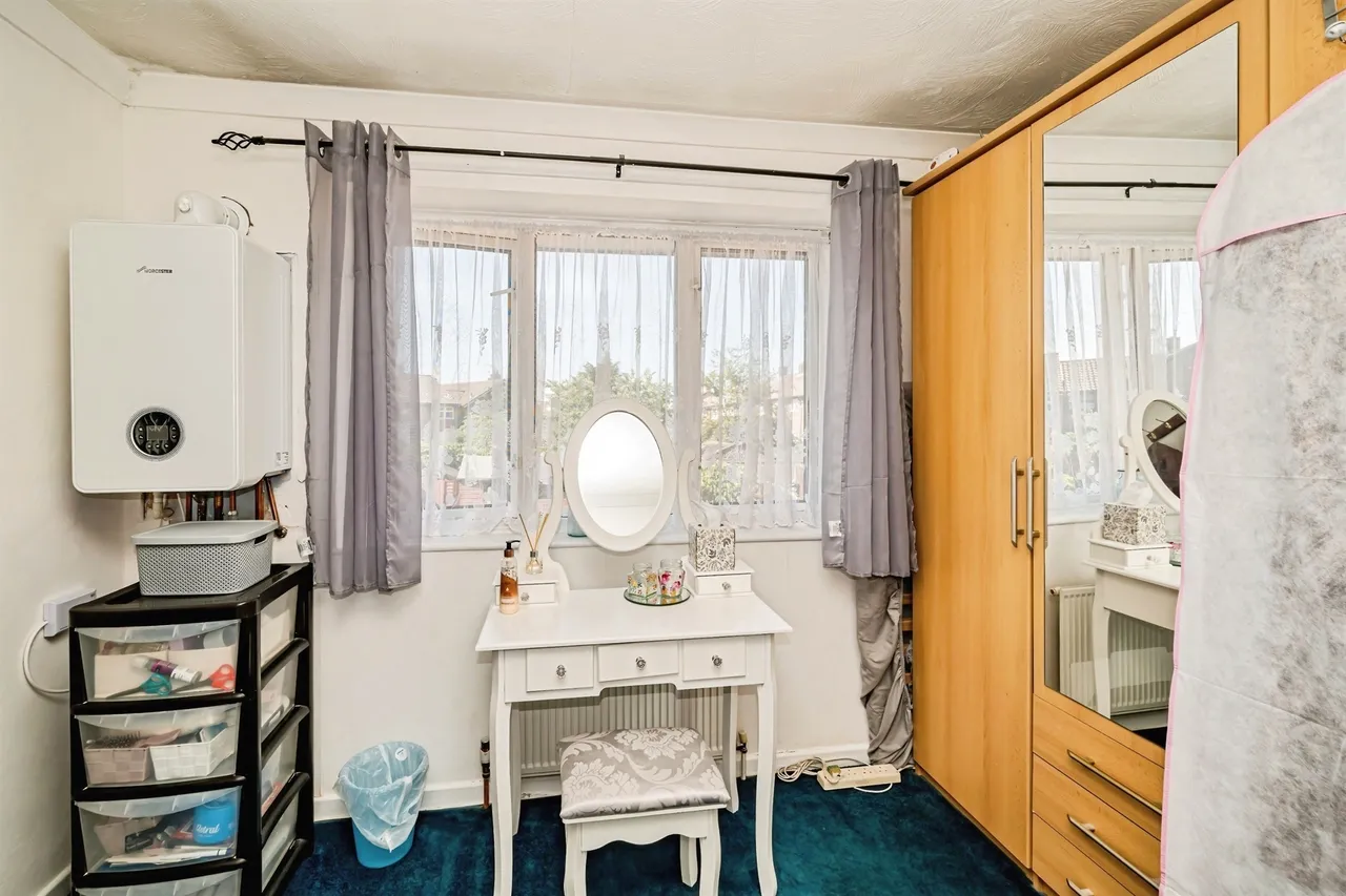 Long Furlong Drive, Slough, photo 12