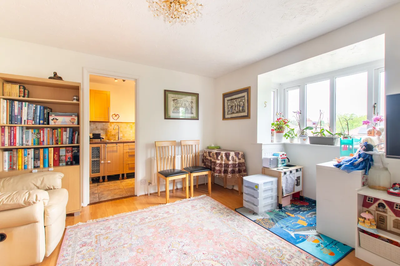 71 Alliance Close, Wembley, photo 6