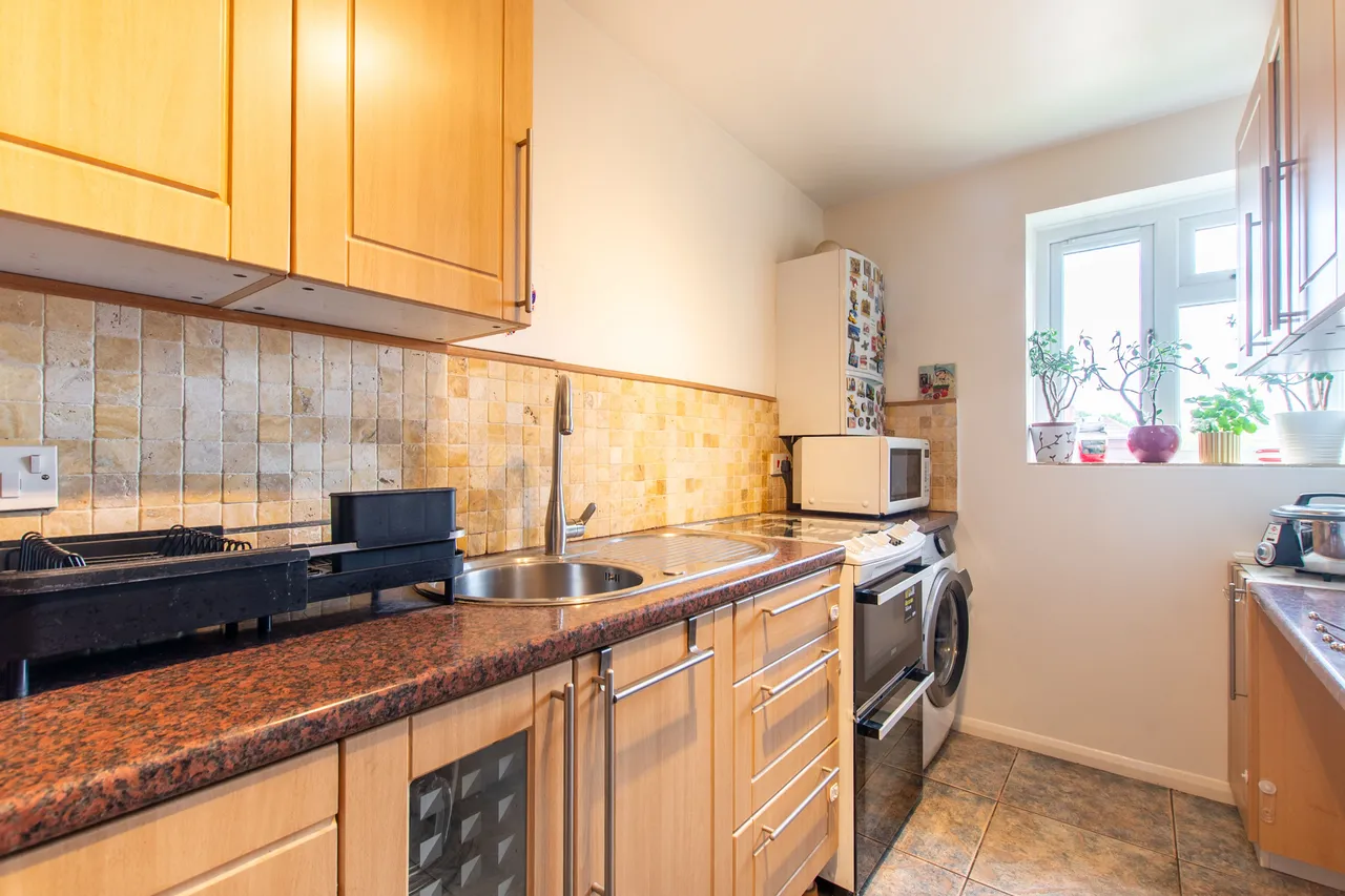 71 Alliance Close, Wembley, photo 7