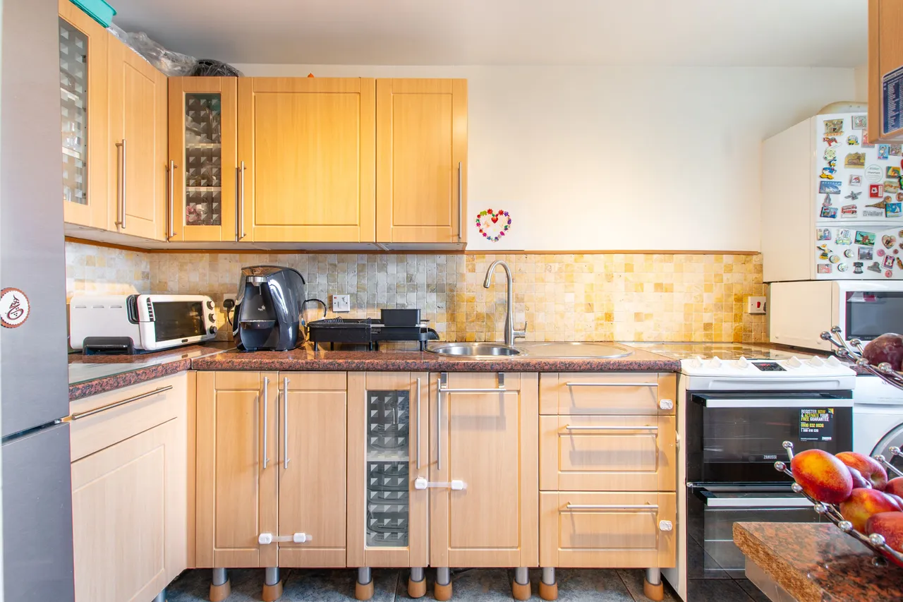 71 Alliance Close, Wembley, photo 3