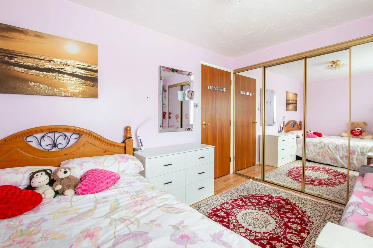 71 Alliance Close, Wembley, photo 9
