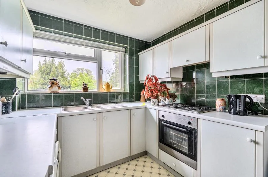 Battys Barn Close, Wokingham, RG40, photo 3