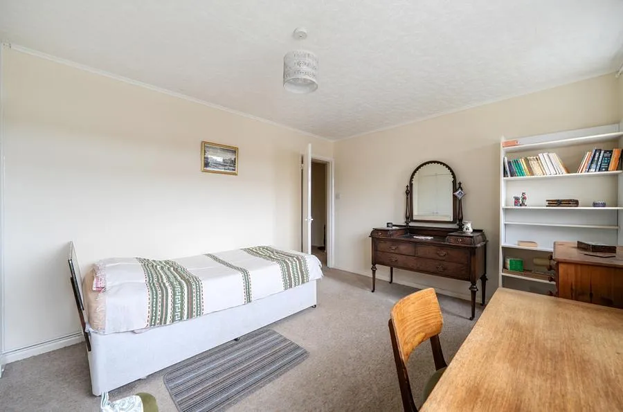 Battys Barn Close, Wokingham, RG40, photo 15