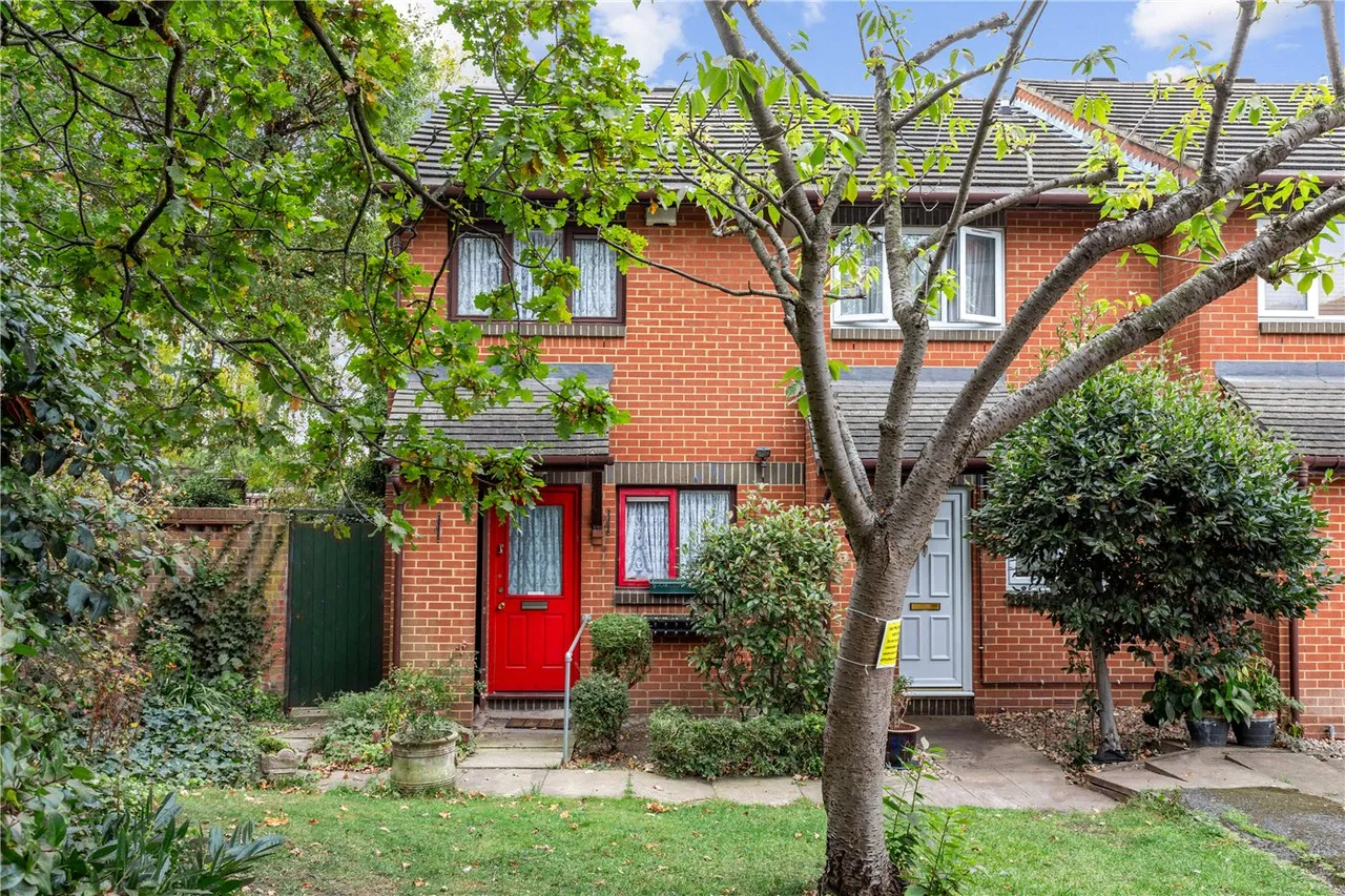 2 bed house for sale, Carlisle Way, London, SW17