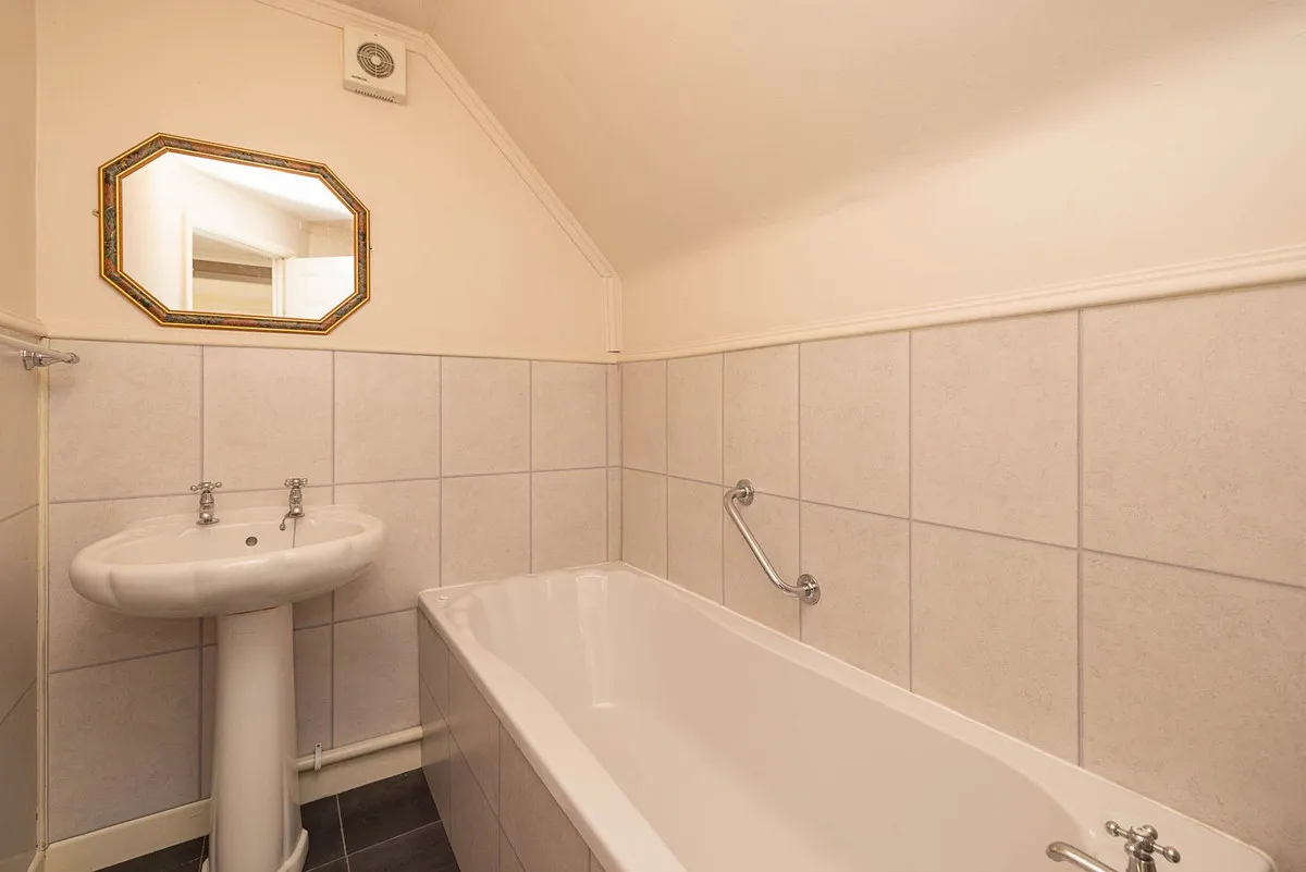 Bishopsgate Lane, Rossington, DN11, photo 9