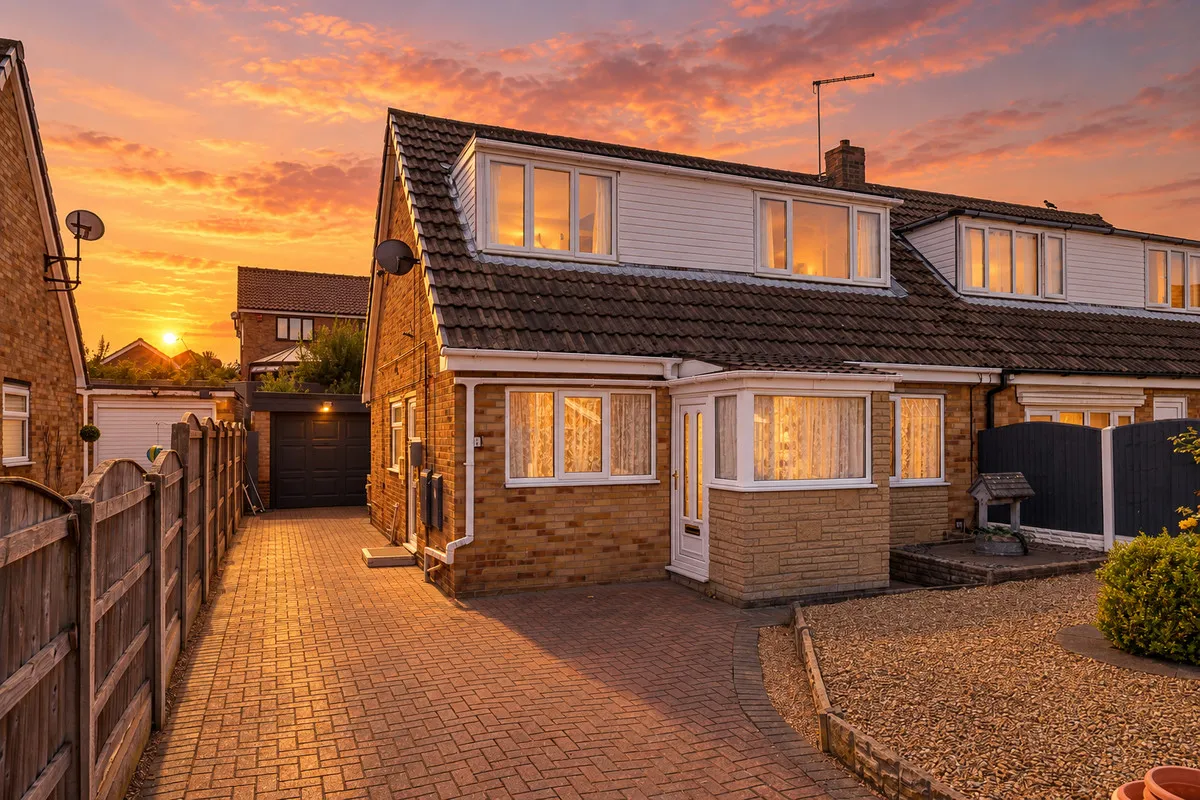 3 bed house for sale, Bishopsgate Lane, Rossington, DN11