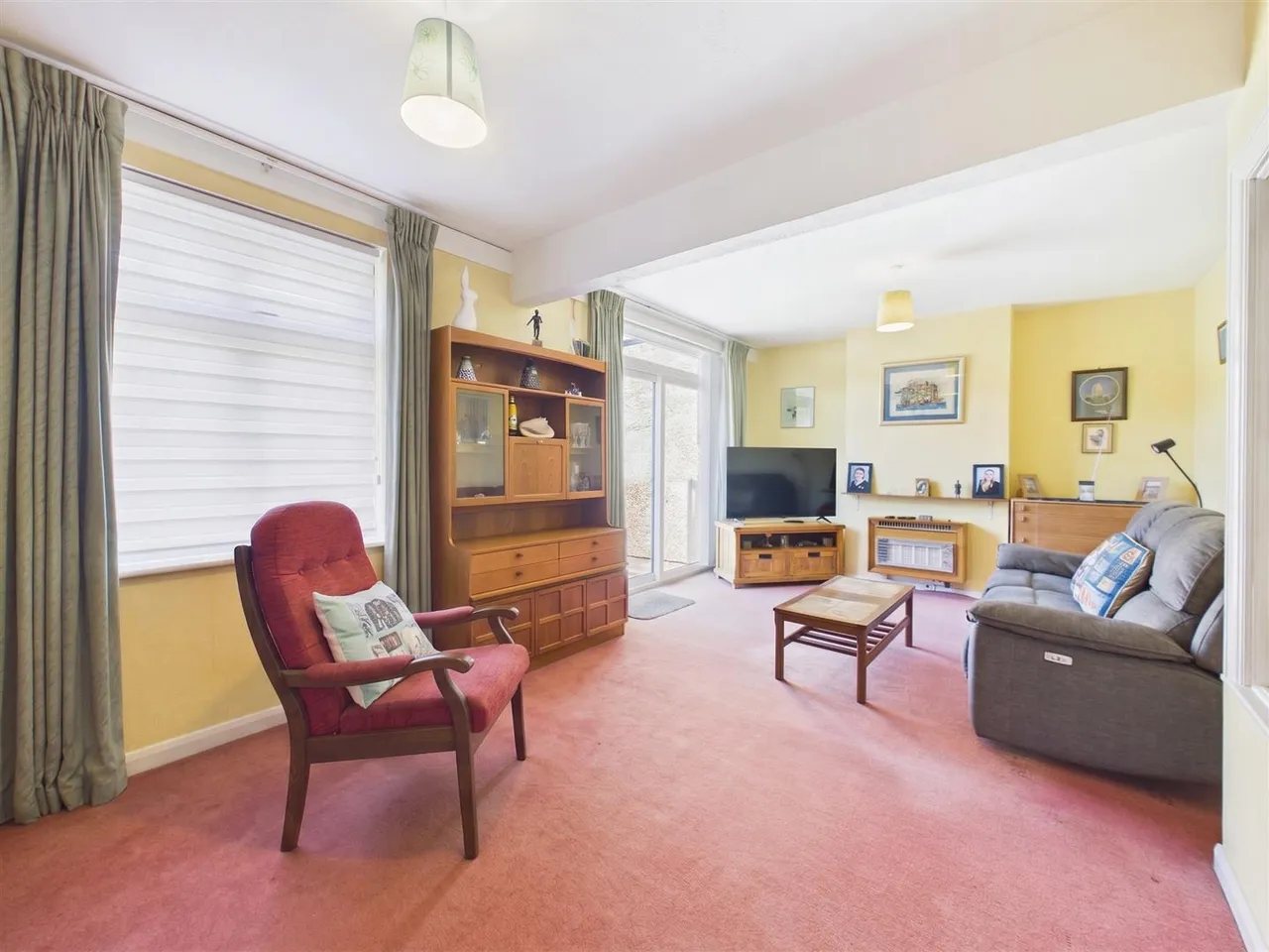 Hawthorne Avenue, Ruislip, Middlesex, HA4 8SR, photo 2