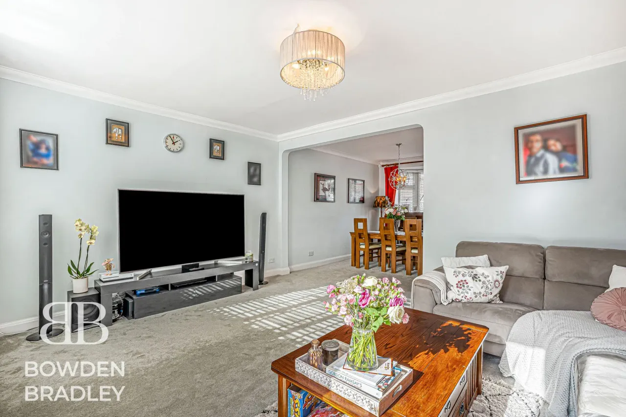Lord Avenue, Clayhall, IG5, photo 2