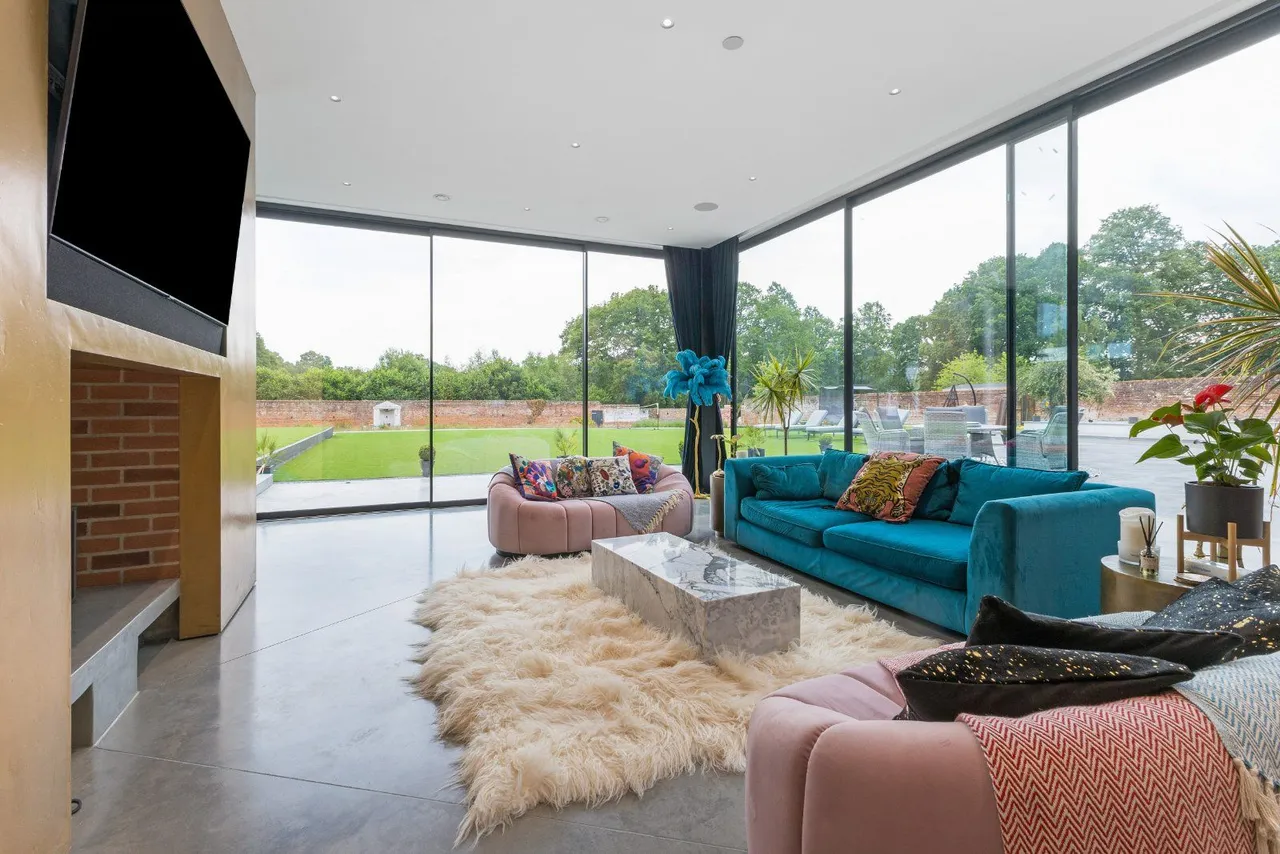 London Road, Windlesham, Surrey, GU20 6LE, photo 3