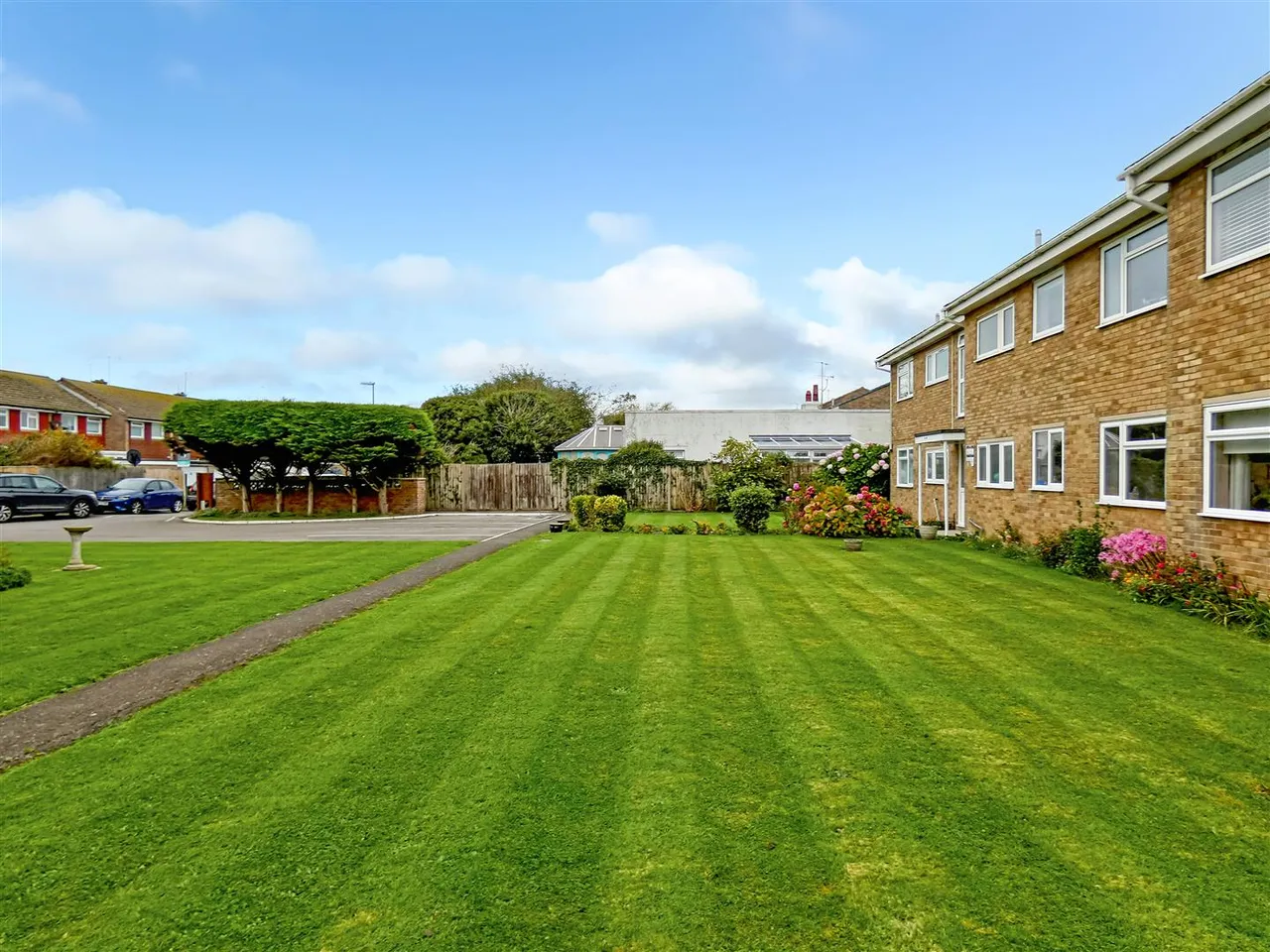 Fontwell Close, Rustington, photo 9