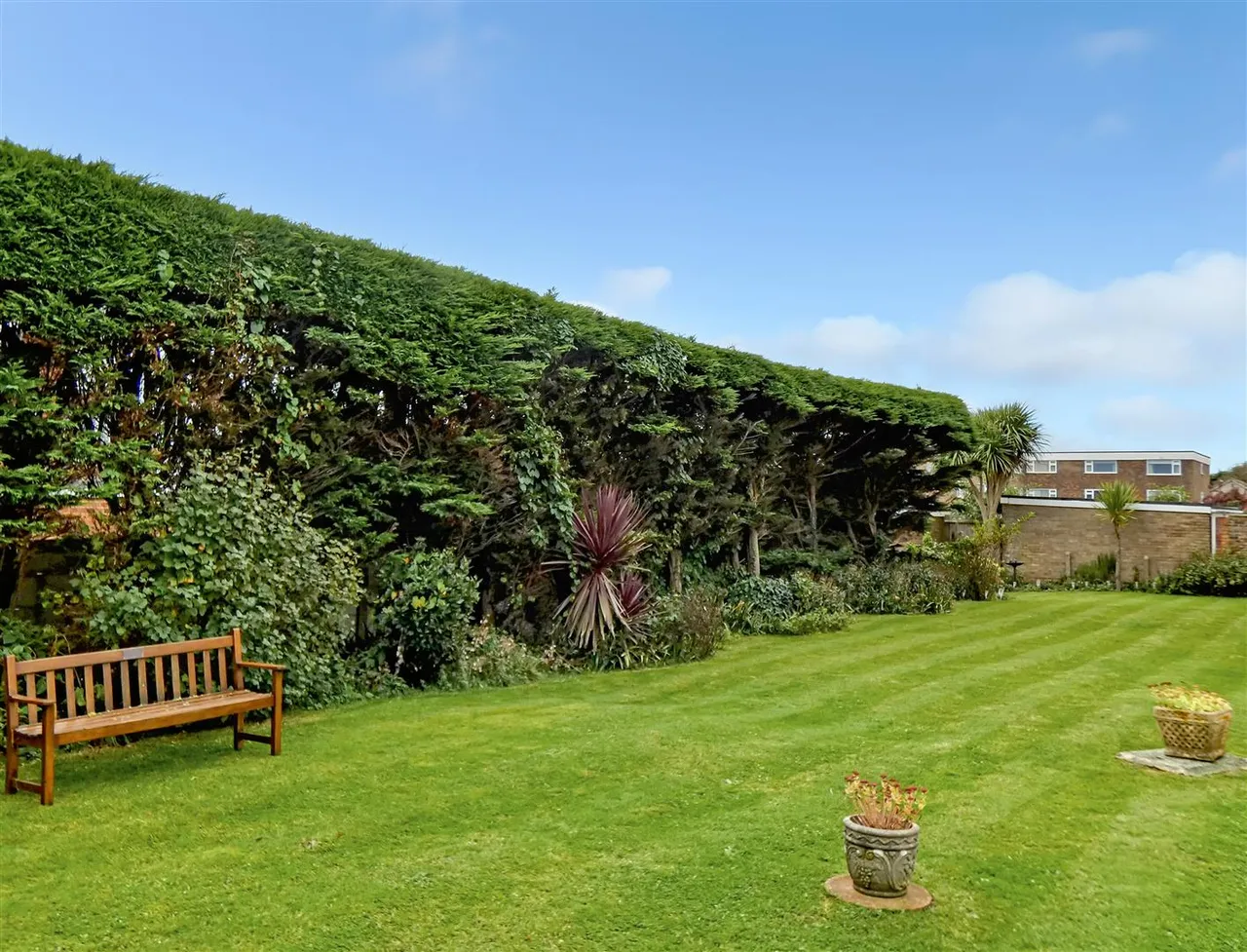 Fontwell Close, Rustington, photo 8