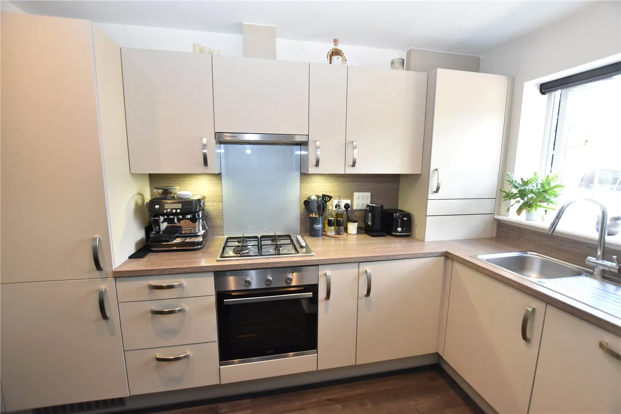 Reading Road, Farnborough, Hampshire, GU14 6NH, photo 6