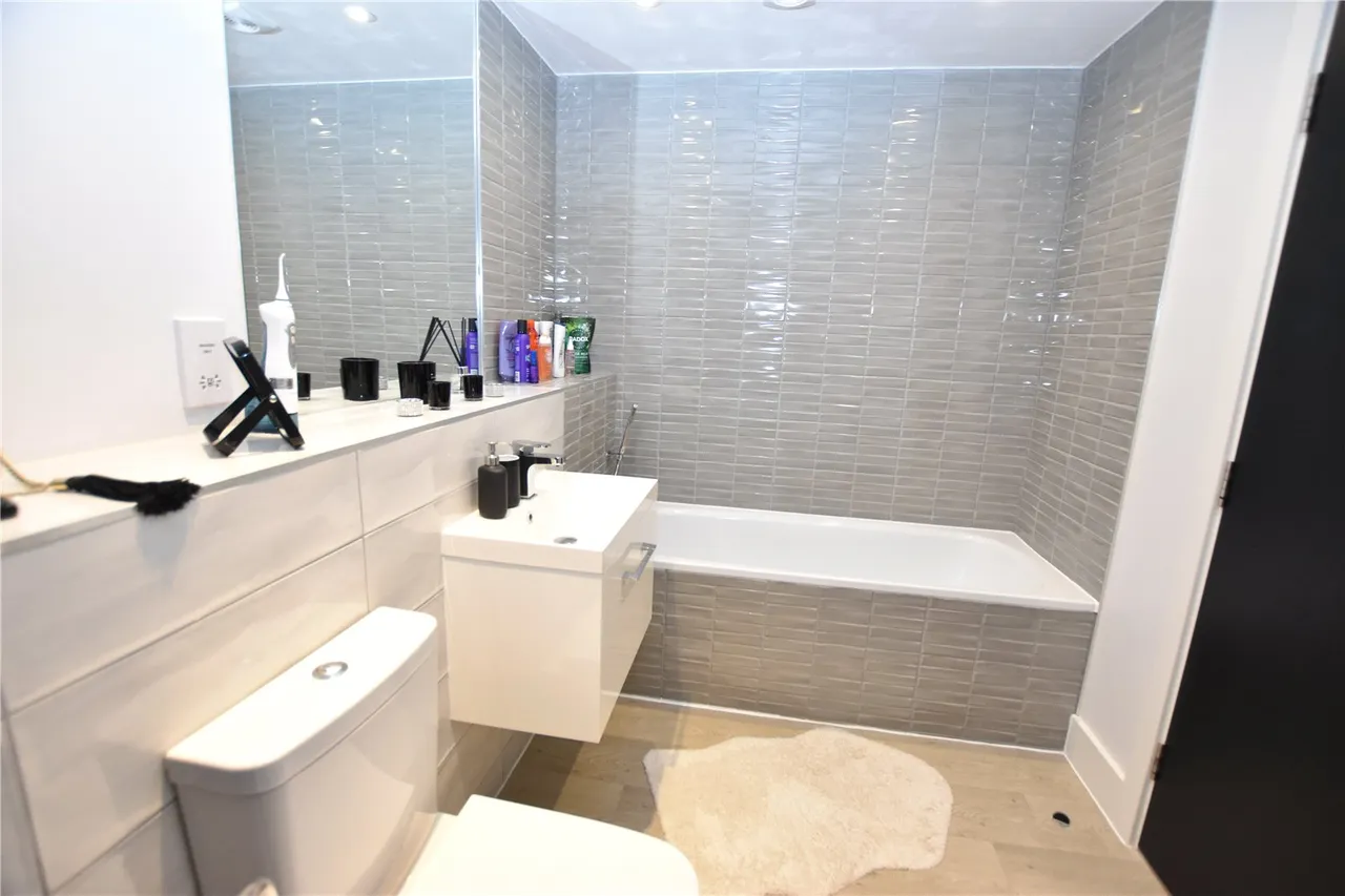 Reading Road, Farnborough, Hampshire, GU14 6NH, photo 11