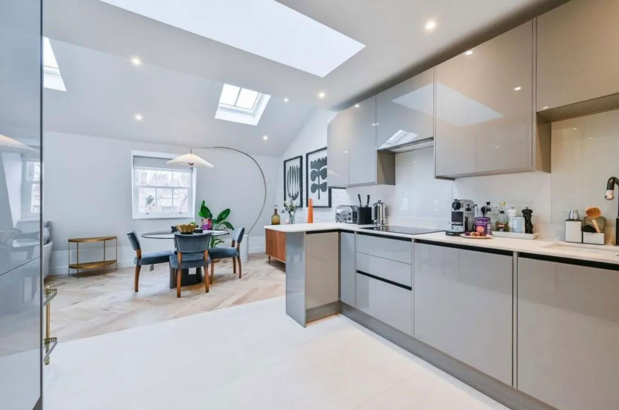 2 bed flat to rent — Charlotte Street, Fitzrovia, London, W1T 2LX