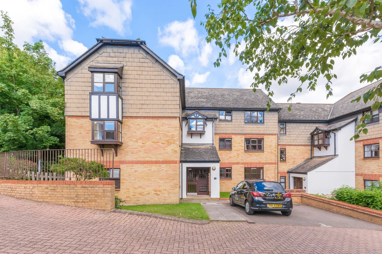 2 bed flat to rent, London, N10