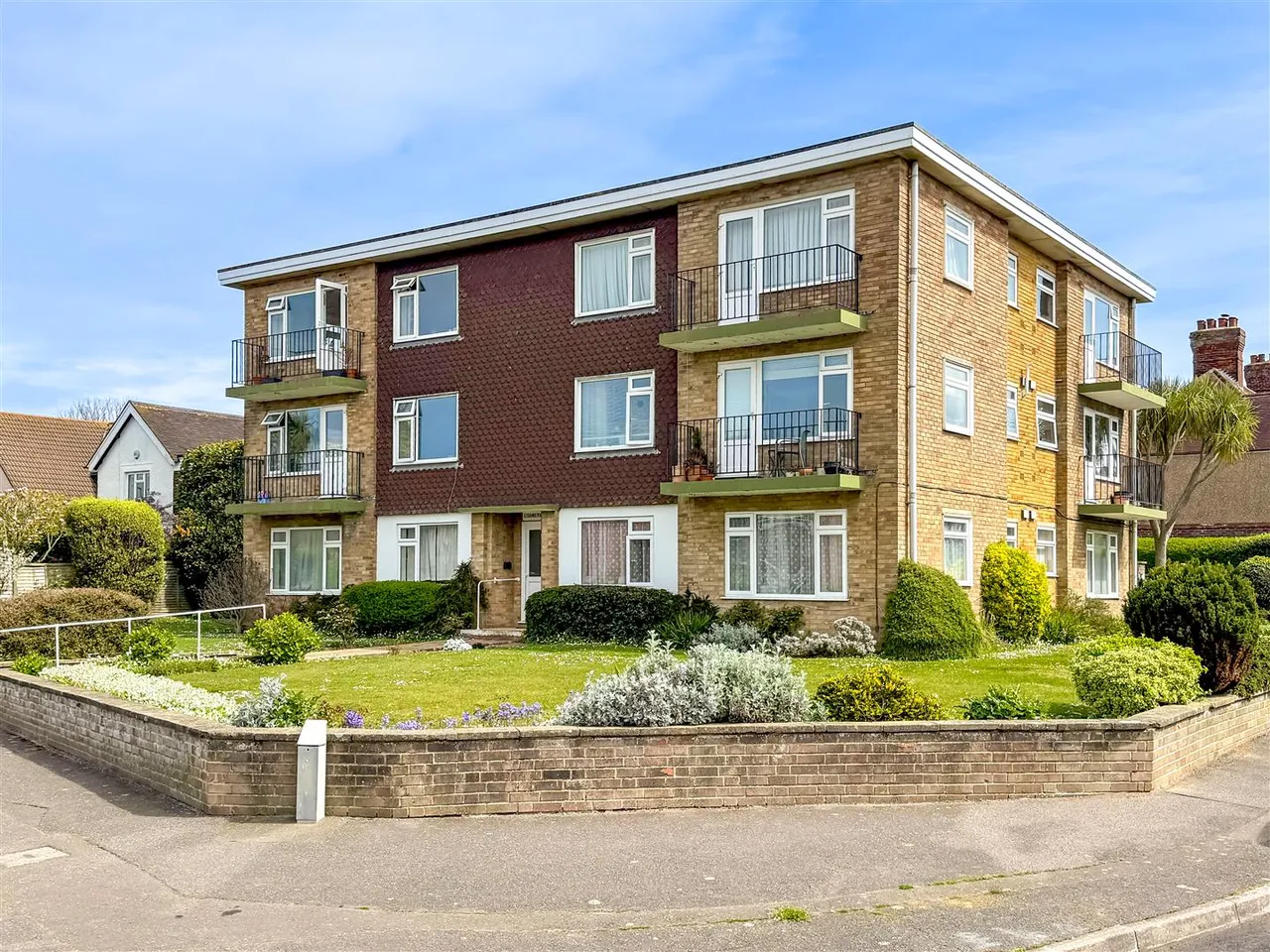 1 bed flat for sale, St. Winefrides Road, Littlehampton