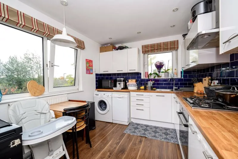 Rydens Road, Walton-On-Thames KT12 3AW, photo 2