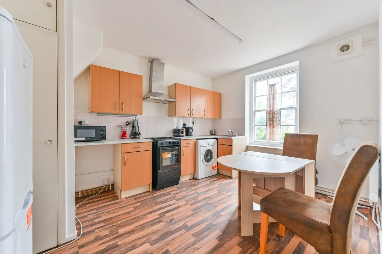 2 bed flat to rent — 24 Tadema House, Penfold Street, London