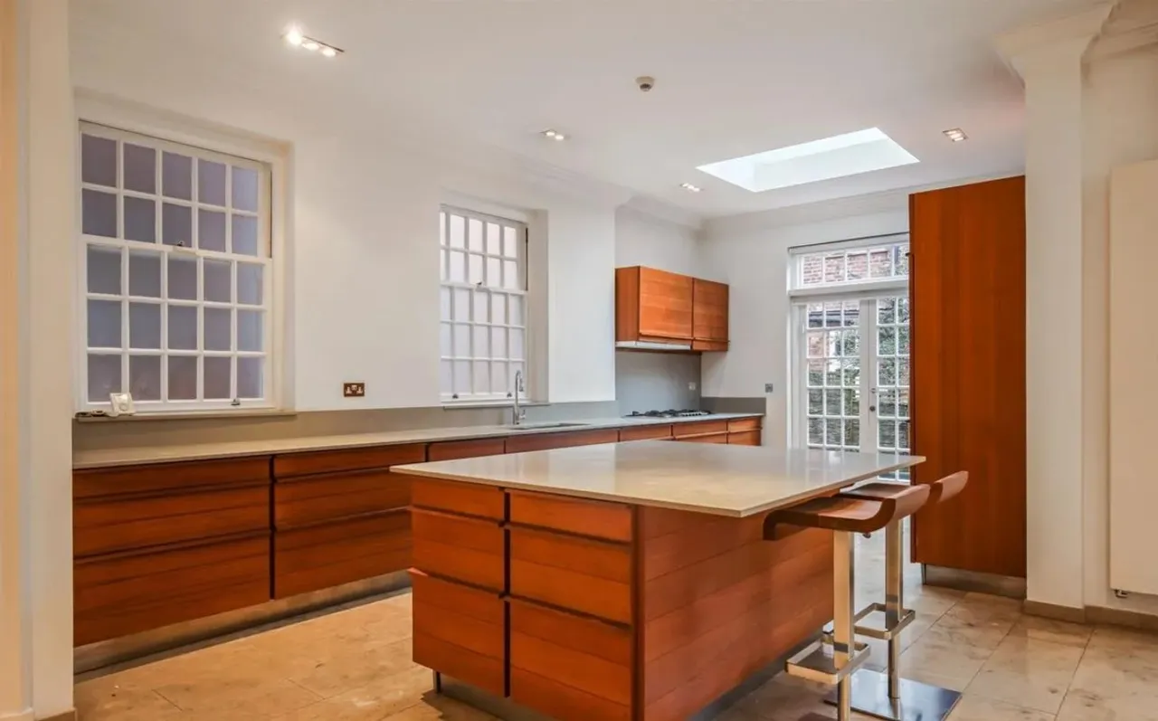 Six-Bedroom Period Residence on Hamil, photo 7