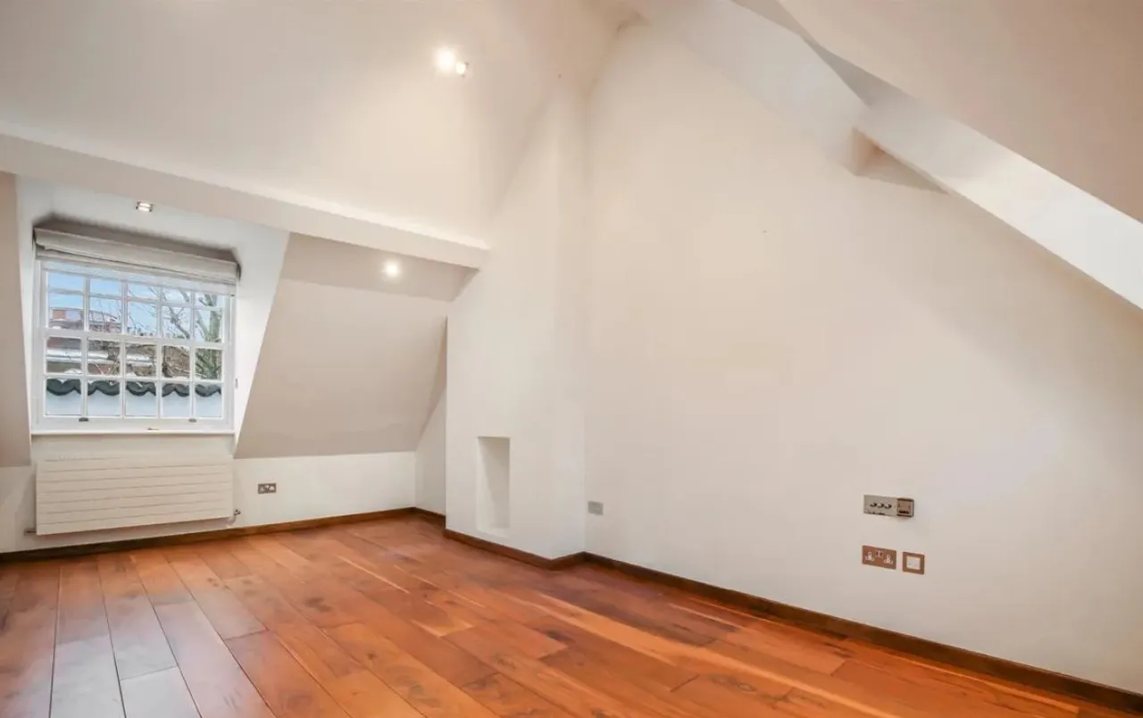 Six-Bedroom Period Residence on Hamil, photo 13