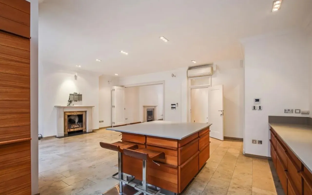 Six-Bedroom Period Residence on Hamil, photo 4