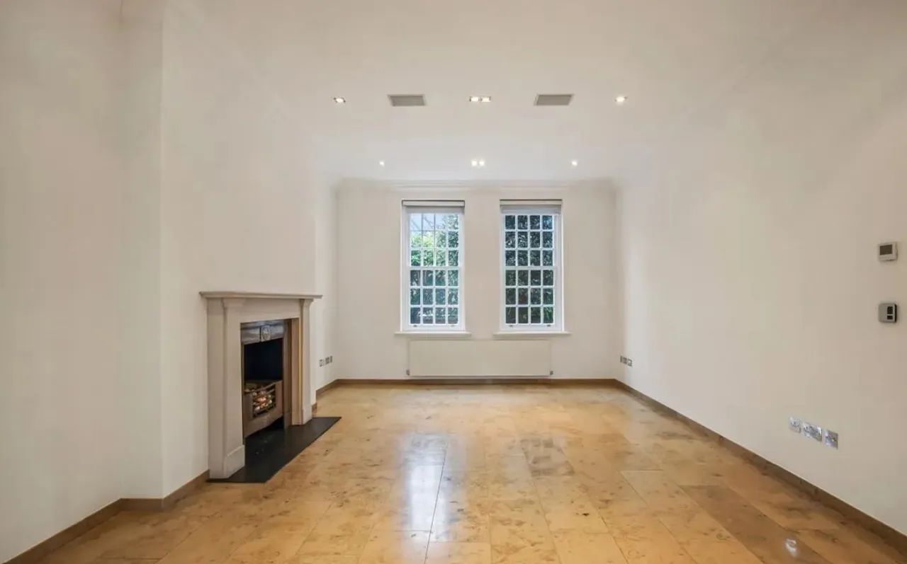 Six-Bedroom Period Residence on Hamil, photo 11