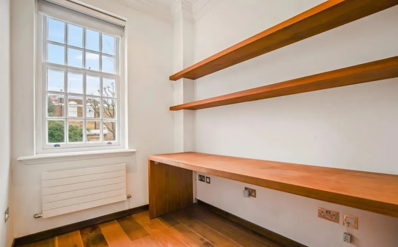 Six-Bedroom Period Residence on Hamil, photo 8