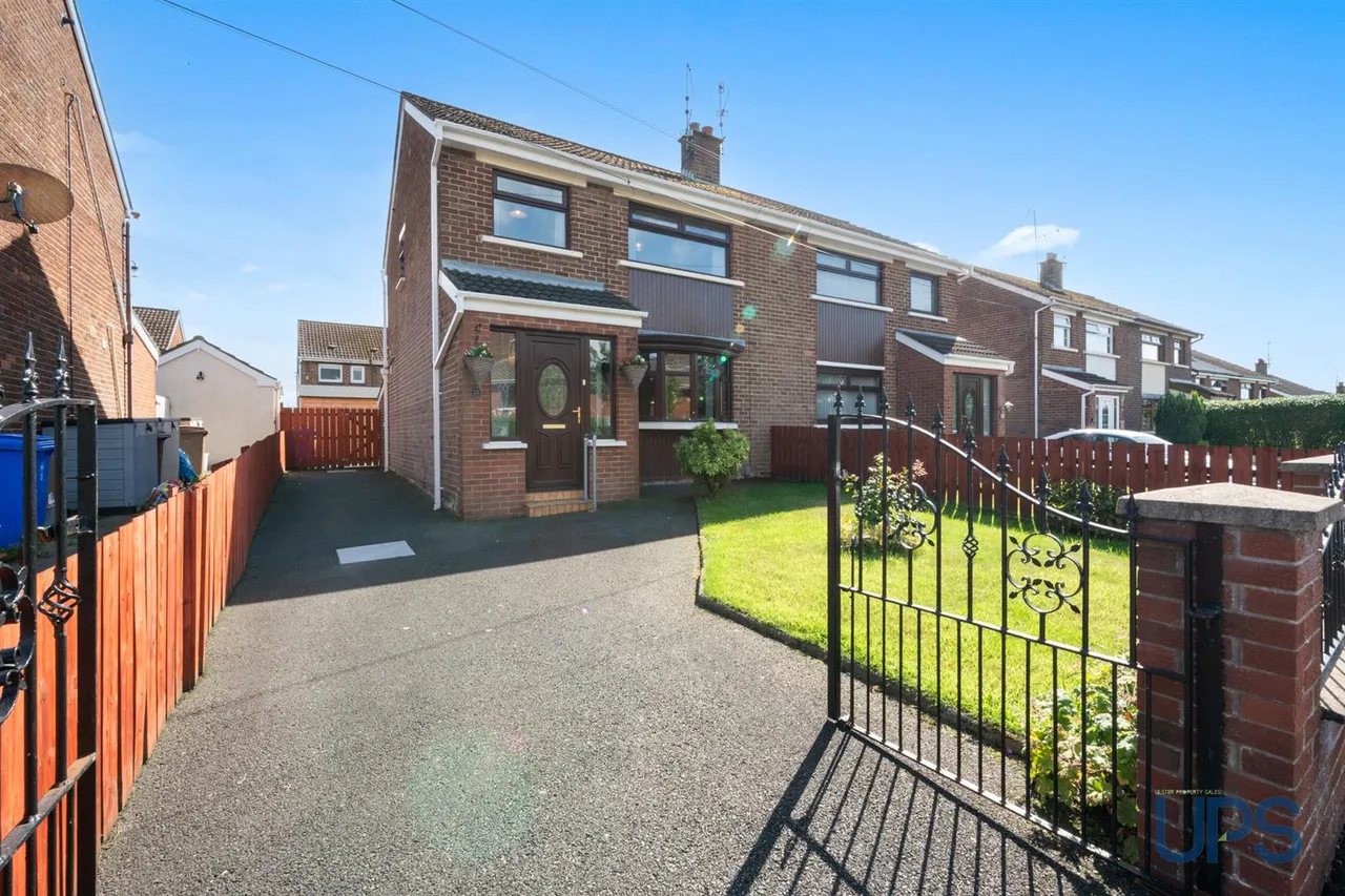 3 bed house for sale, Willowvale Gardens, Stewartstown Road, BT11