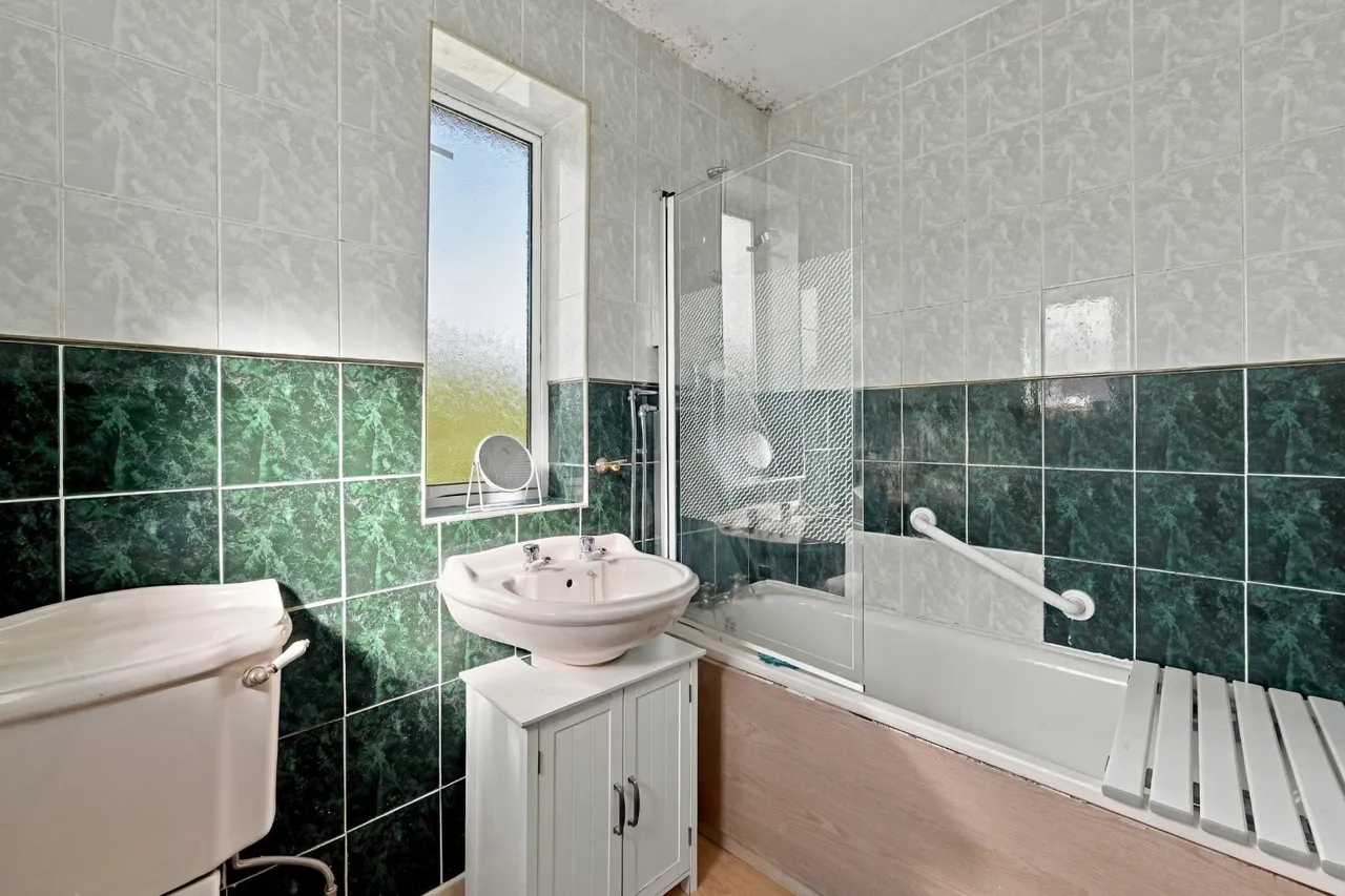 Little Avenue, Clifton, YO30, photo 12