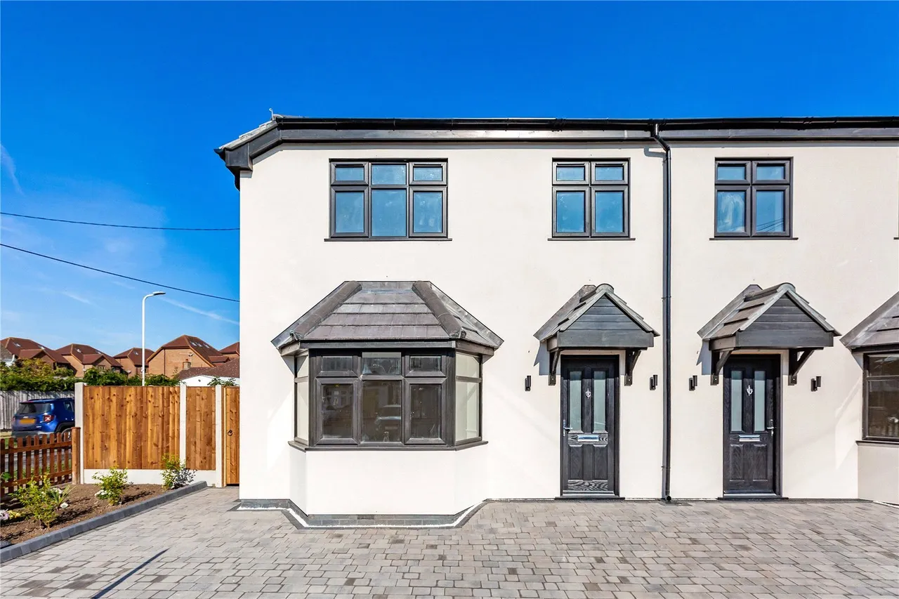 4 bed house for sale — Moor Lane, Upminster, RM14