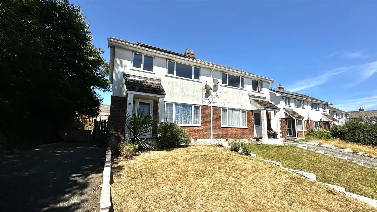 3 bed house for sale, Trecarne Close, St. Austell