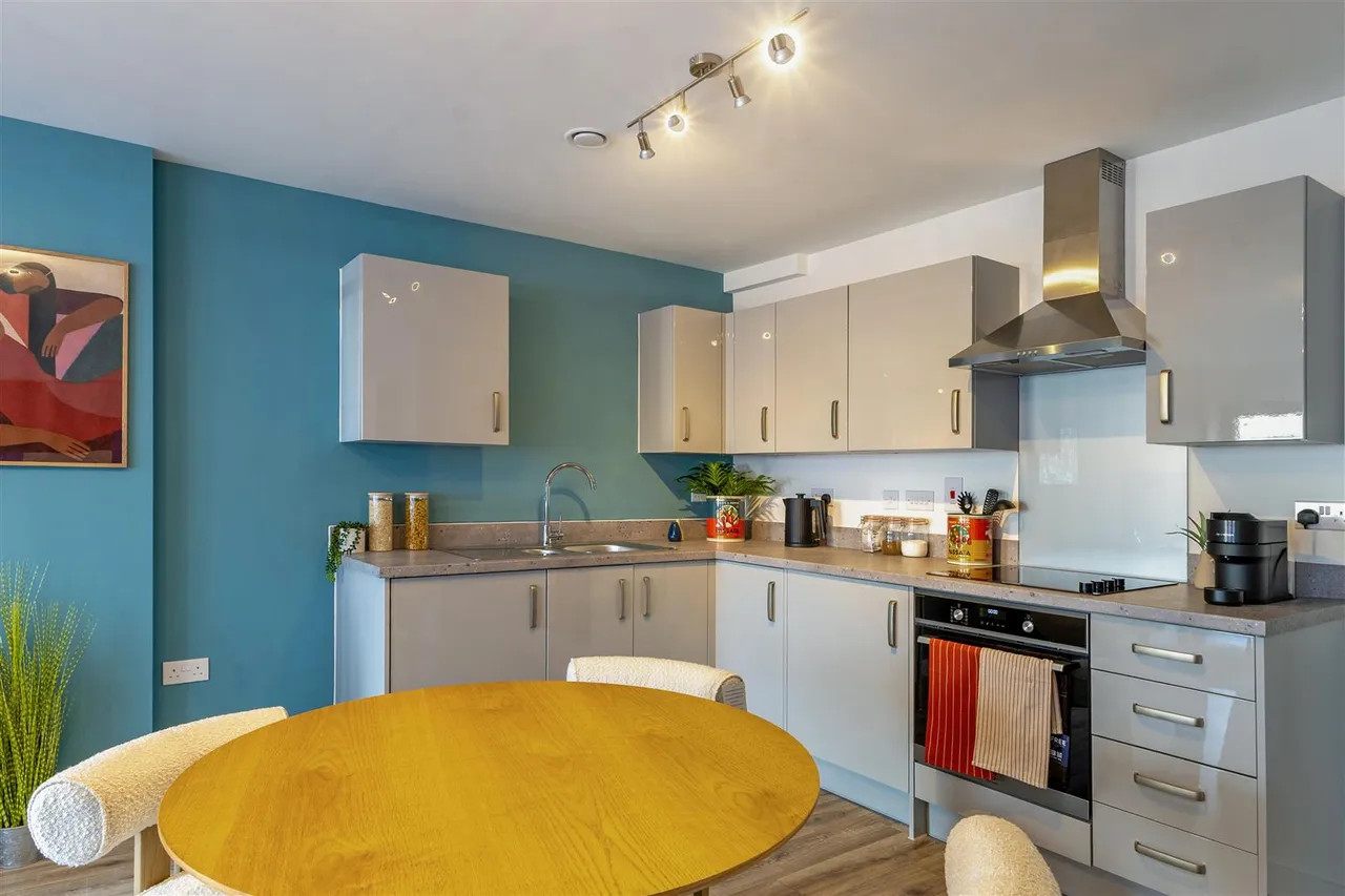 3 bed flat for sale, Chatham Street, Central Reading, RG1