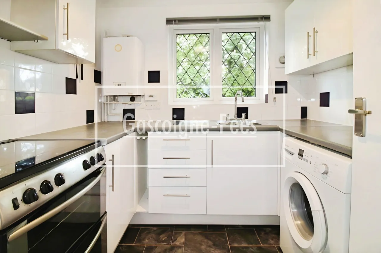 East Molesey, KT8, photo 3