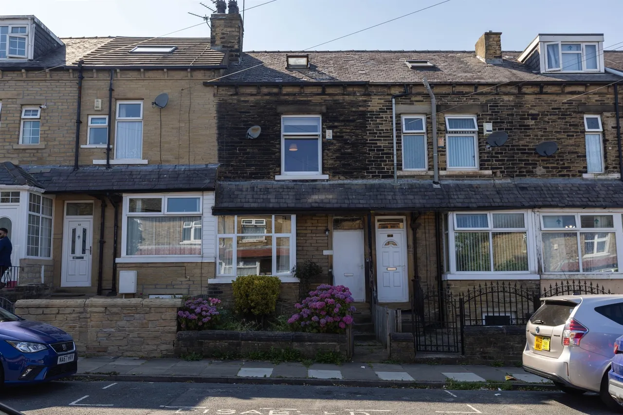 4 bed house for sale — Hastings Avenue, Bradford